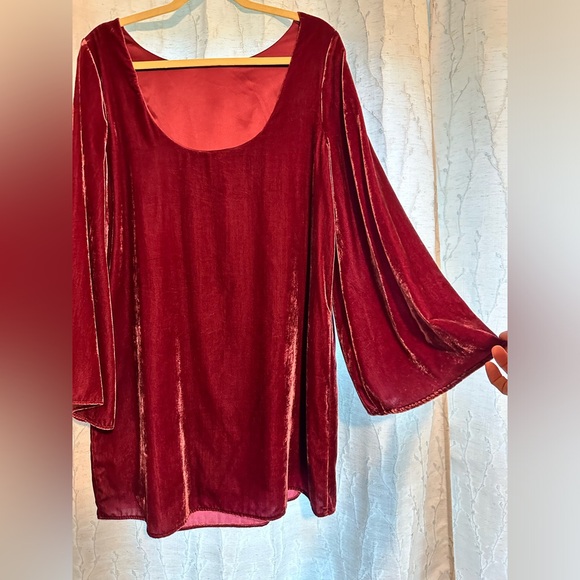 ModCloth deep red/ cherry crushed velvet dress with bell sleeves - Picture 3 of 6